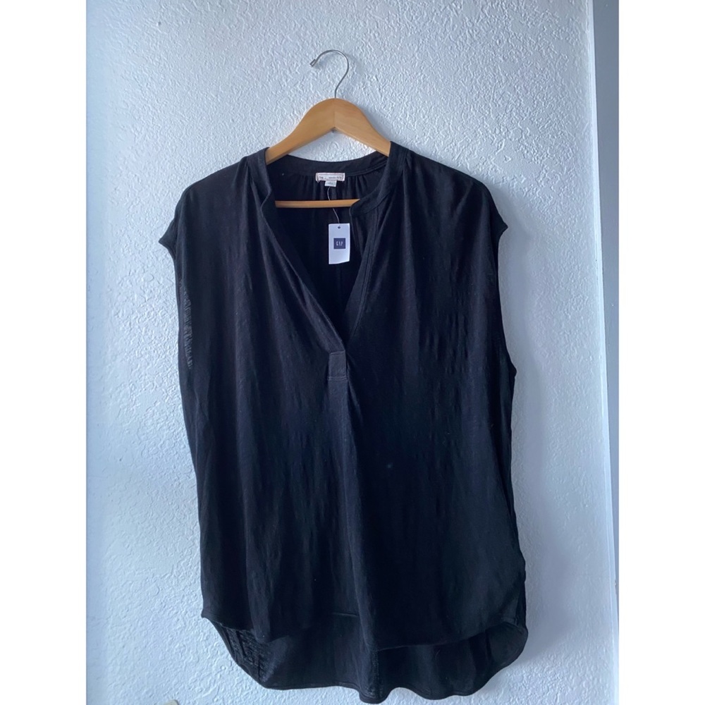 Gap Flowy Black Top